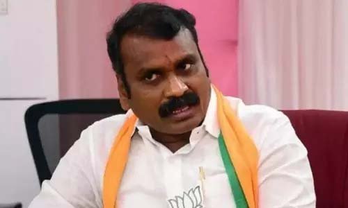 அரசியலமைப்பு சட்டத்தை காலில் போட்டு  மிதிக்கிறது தி.மு.க. அரசு:  எல்.முருகன்